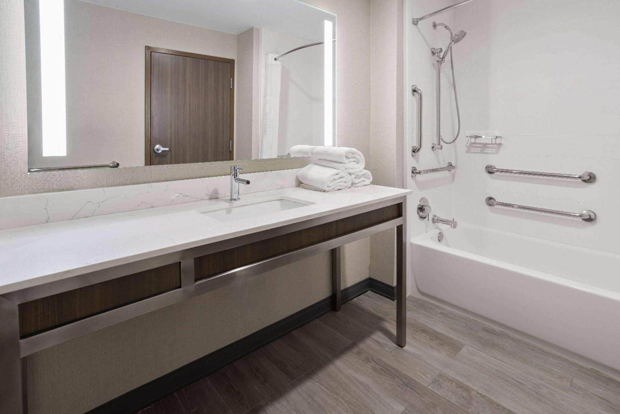 La Quinta Inn & Suites By Wyndham Locust Grove Kültér fotó